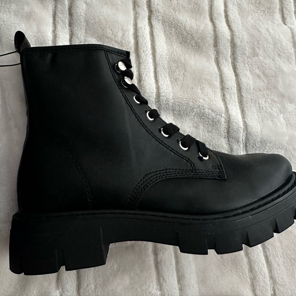 NWB MADDEN GIRL Combat Booties - Picture 4 of 5